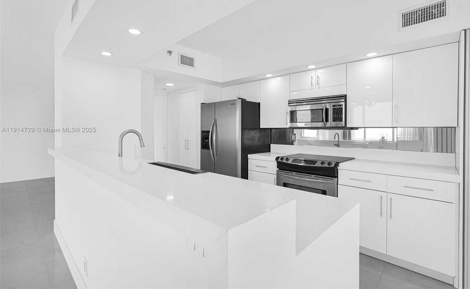 Small Image of 16485 COLLINS AVE #1236, Sunny Isles Beach Number 13
