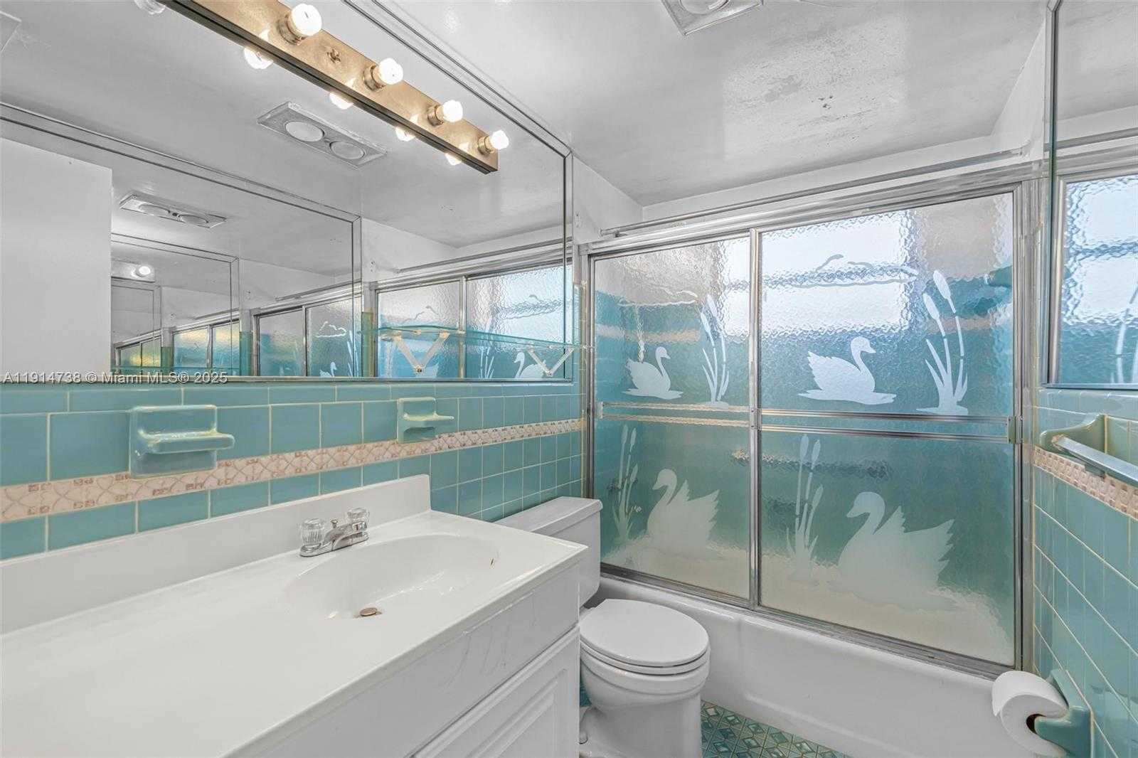 Small Image of 17000 NE 14th Ave, North Miami Beach, FL 33162, USA Number 10