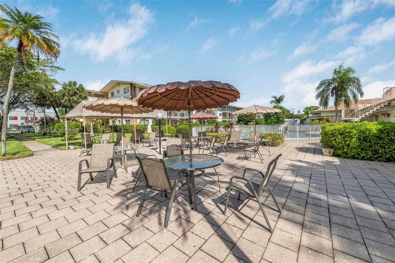 Small Image of 17000 NE 14th Ave, North Miami Beach, FL 33162, USA Number 16