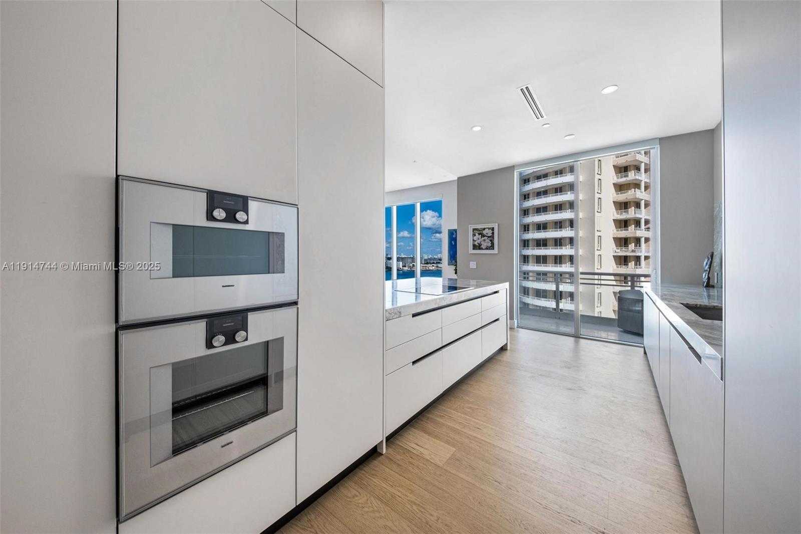 Small Image of 900 BRICKELL KEY BLVD #1403, Miami Number 11