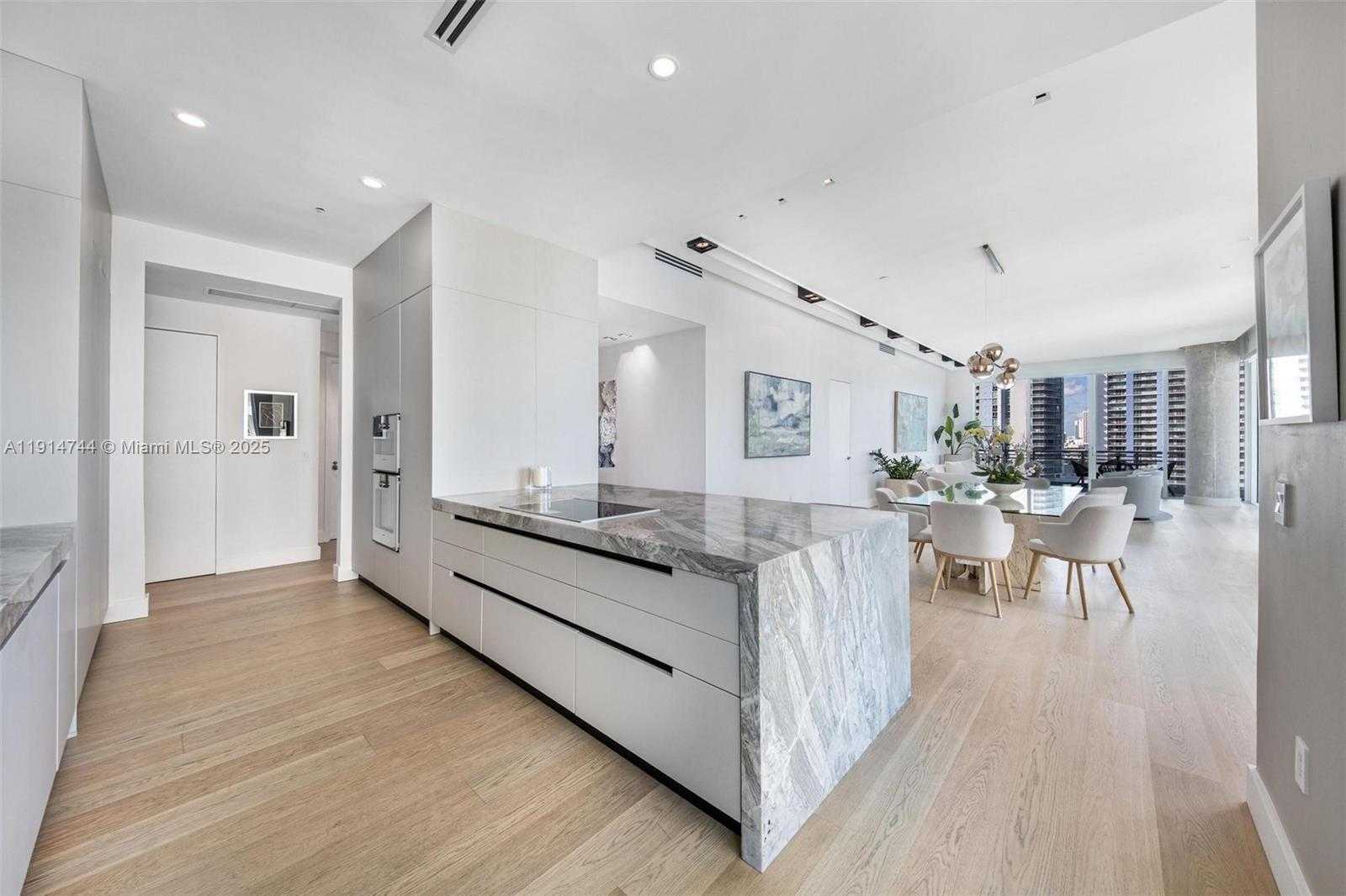 Small Image of 900 BRICKELL KEY BLVD #1403, Miami Number 2