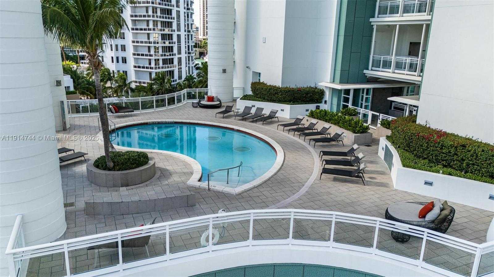 Small Image of 900 BRICKELL KEY BLVD #1403, Miami Number 28