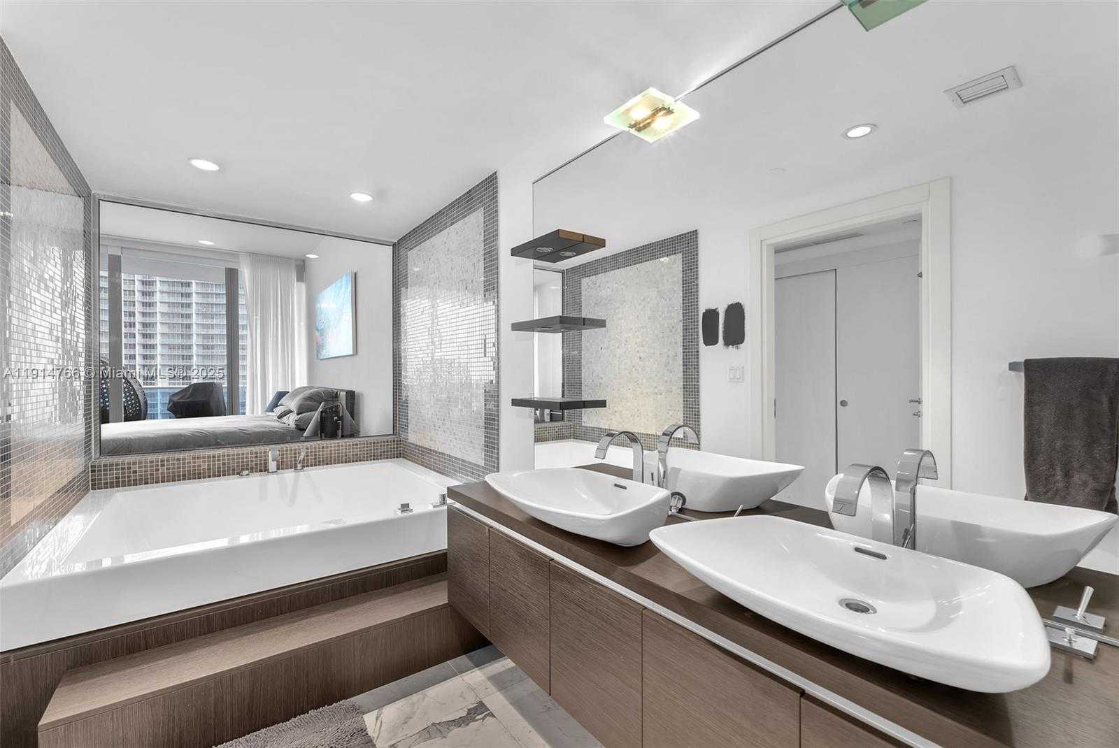 Small Image of 200 BISCAYNE BOULEVARD WAY #4408, Miami Number 18