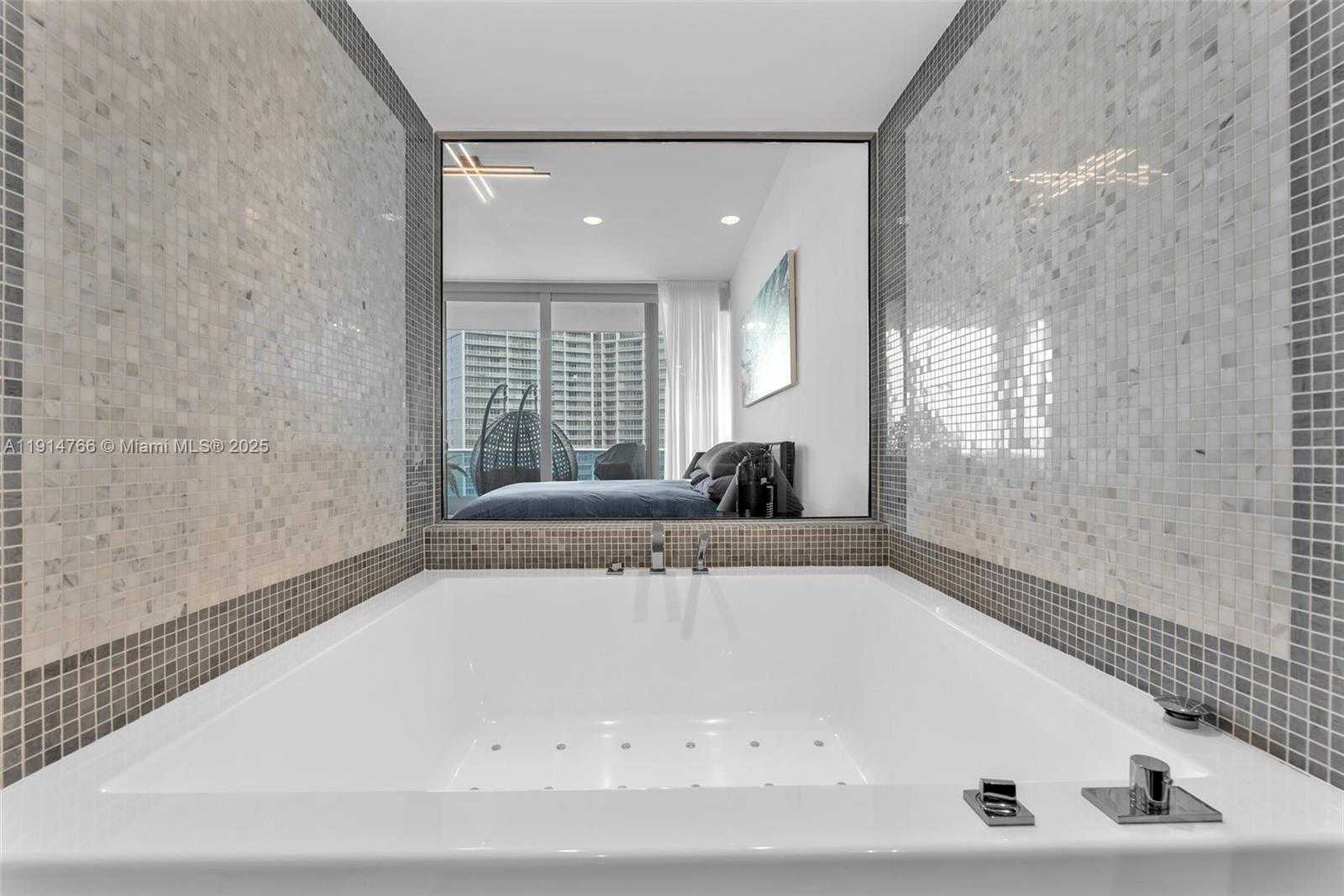 Small Image of 200 BISCAYNE BOULEVARD WAY #4408, Miami Number 19