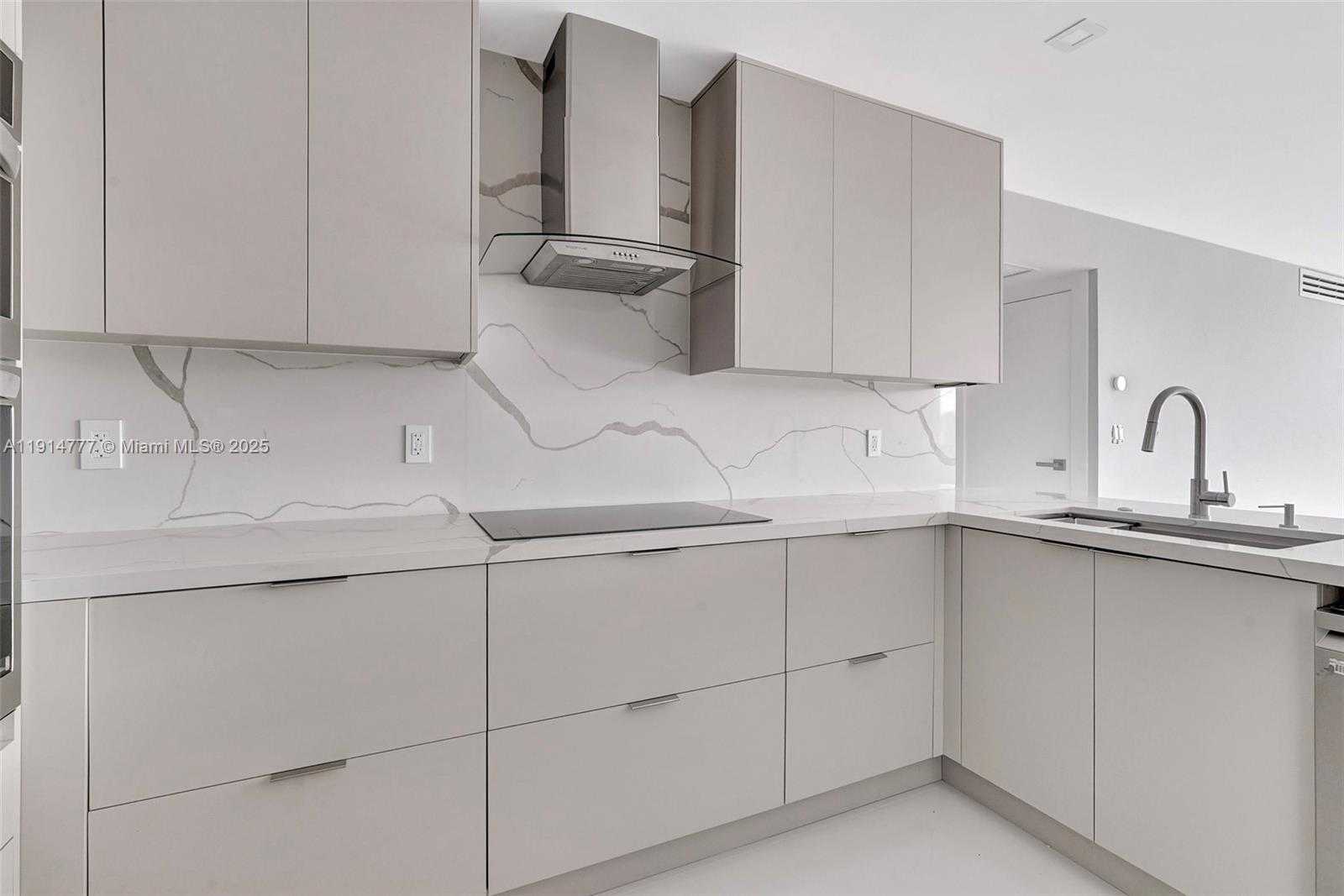 Small Image of 20379 WEST COUNTRY CLUB DR #1233, Aventura Number 1