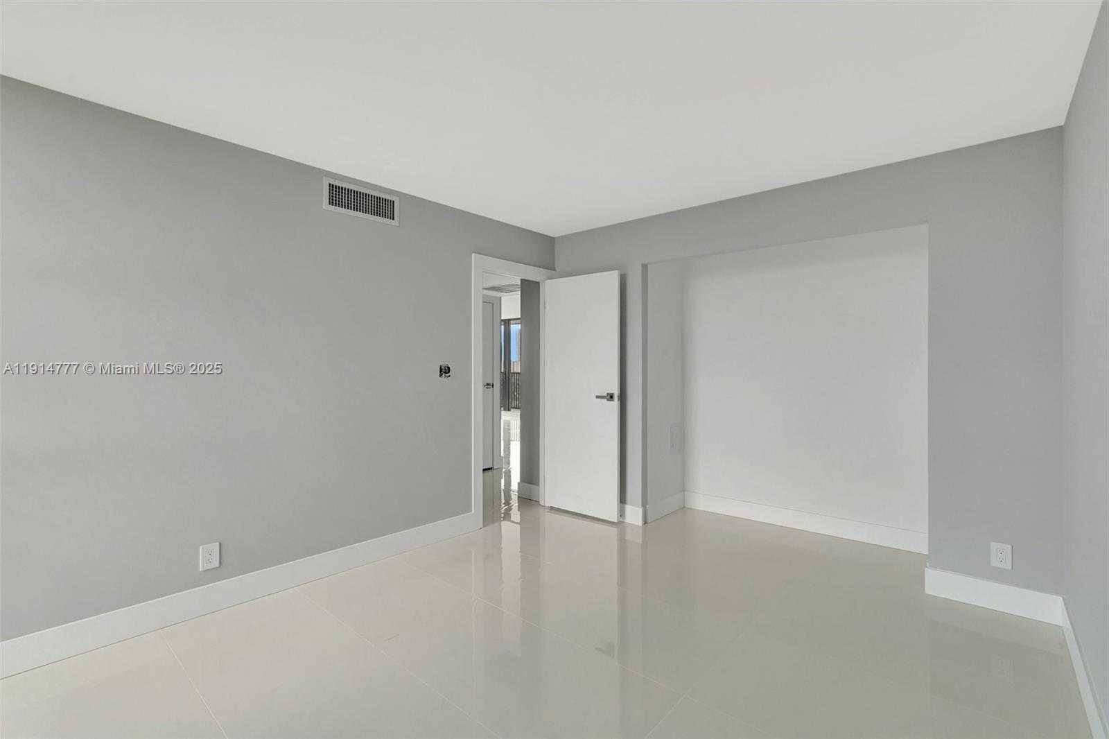 Small Image of 20379 WEST COUNTRY CLUB DR #1233, Aventura Number 13