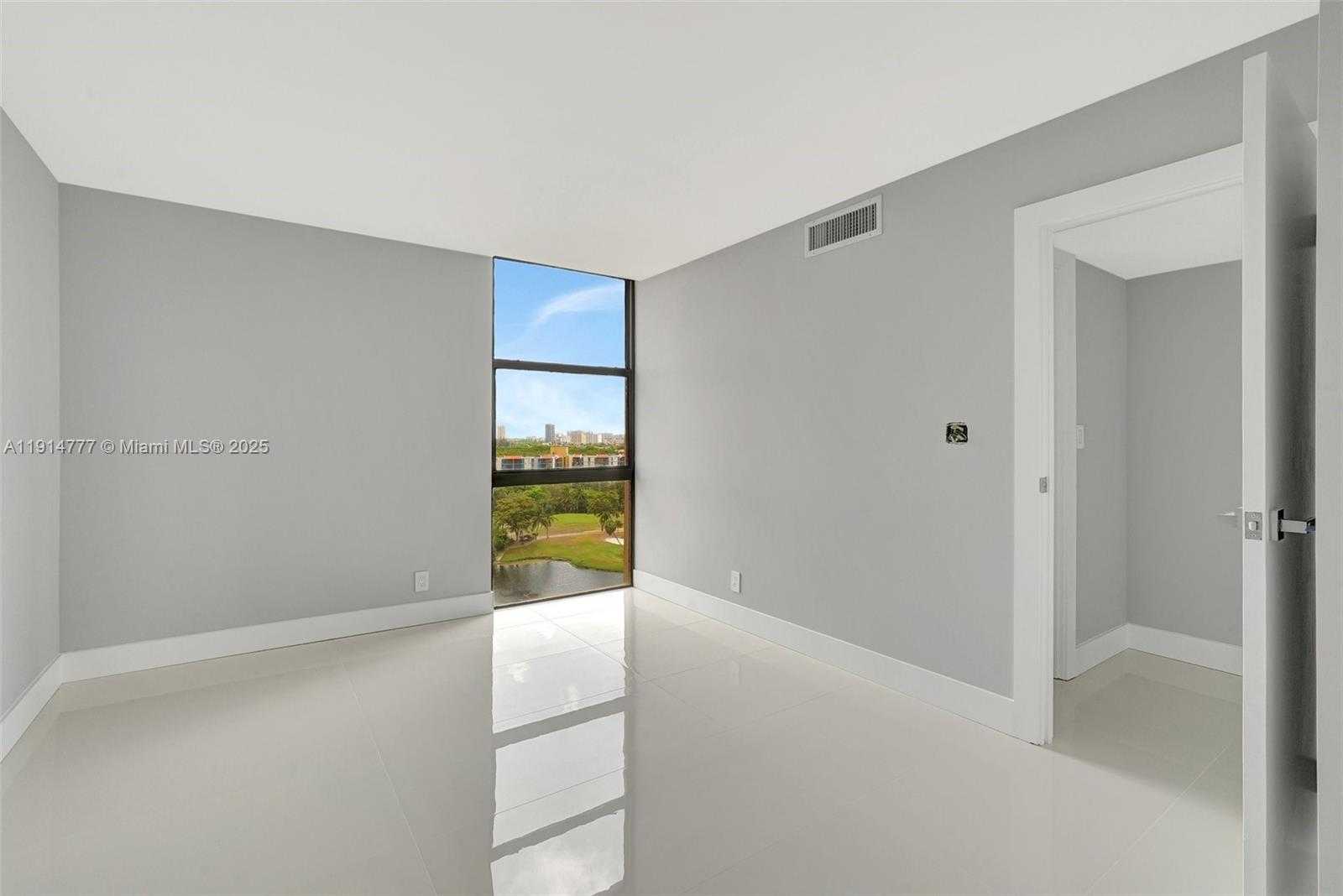 Small Image of 20379 WEST COUNTRY CLUB DR #1233, Aventura Number 14