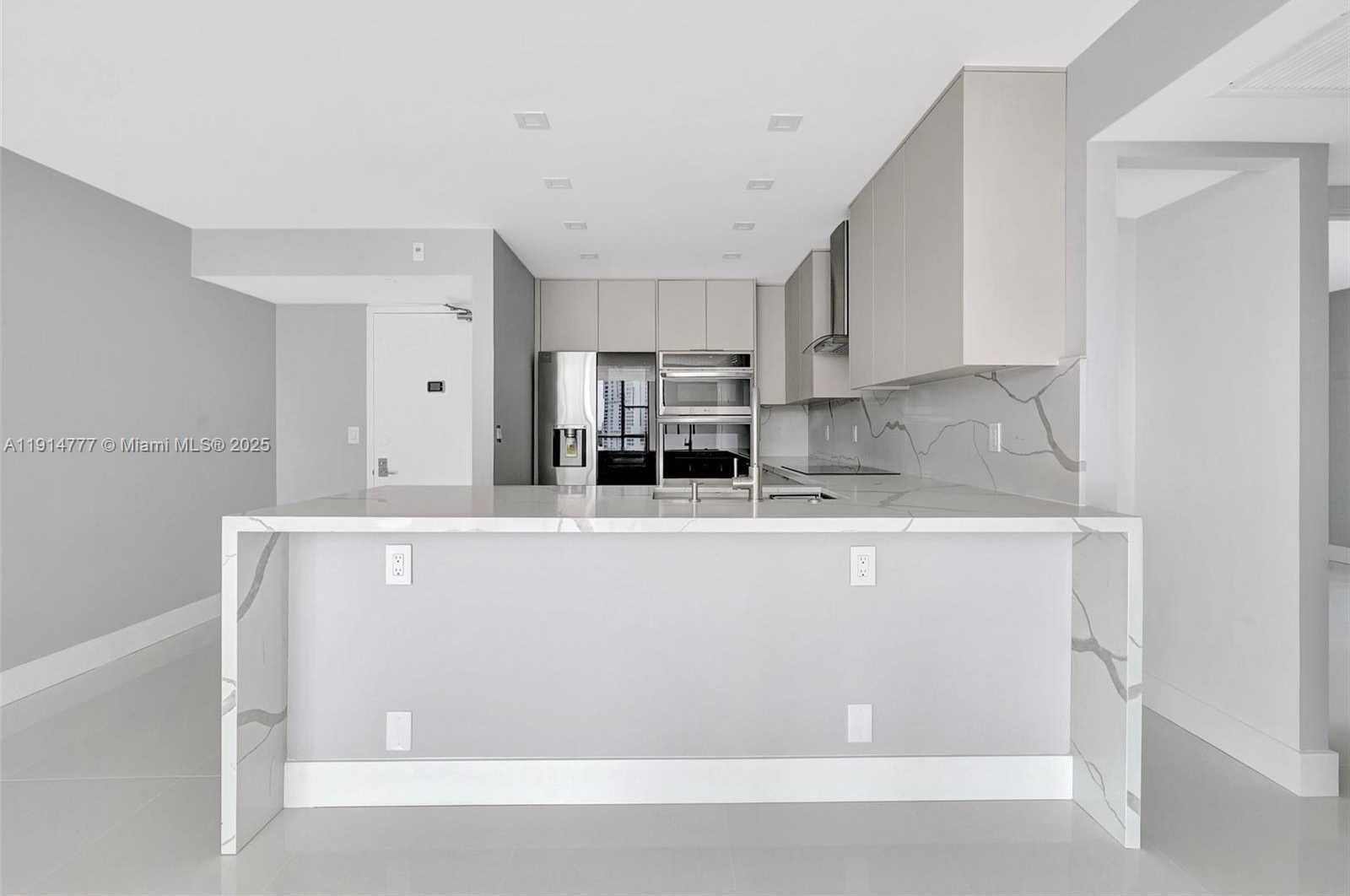 Small Image of 20379 WEST COUNTRY CLUB DR #1233, Aventura Number 3