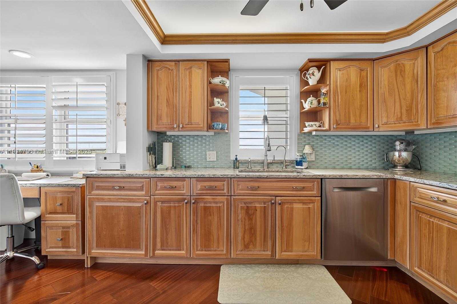 Small Image of 19800 SANDPOINTE BAY DR #802, Tequesta Number 10