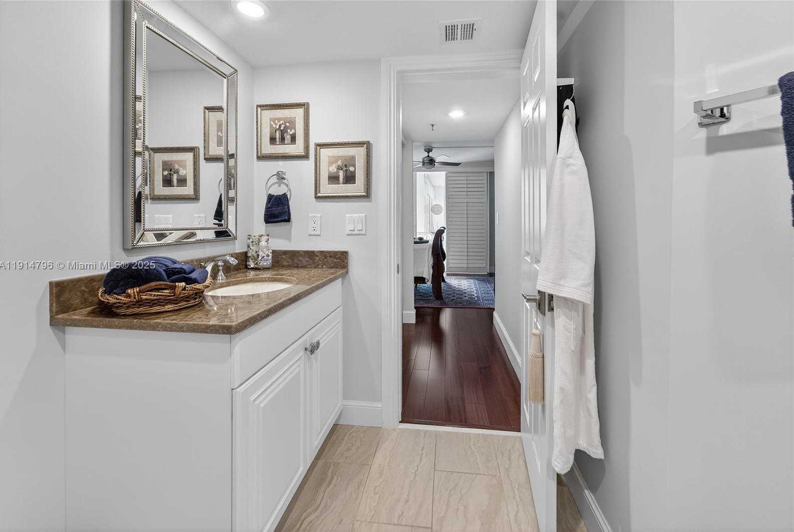 Small Image of 19800 SANDPOINTE BAY DR #802, Tequesta Number 26