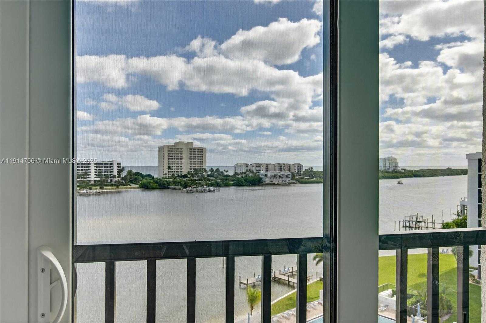 Small Image of 19800 SANDPOINTE BAY DR #802, Tequesta Number 38