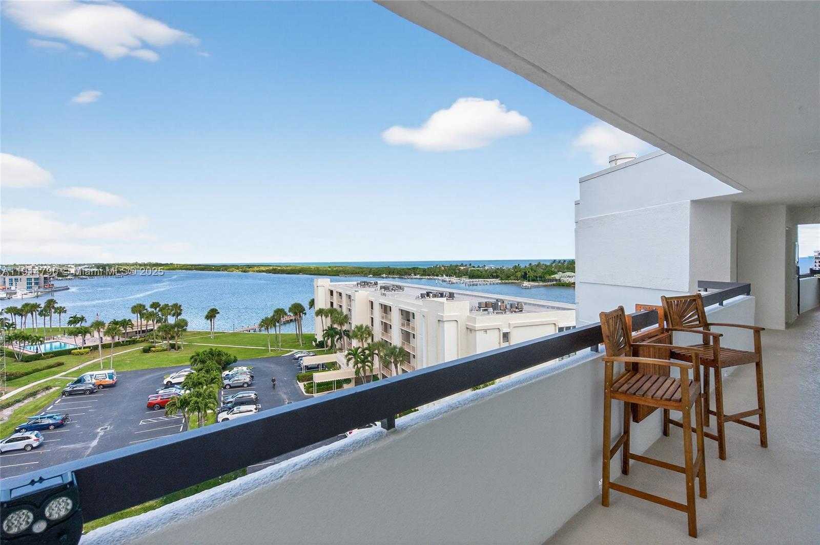Small Image of 19800 SANDPOINTE BAY DR #802, Tequesta Number 5