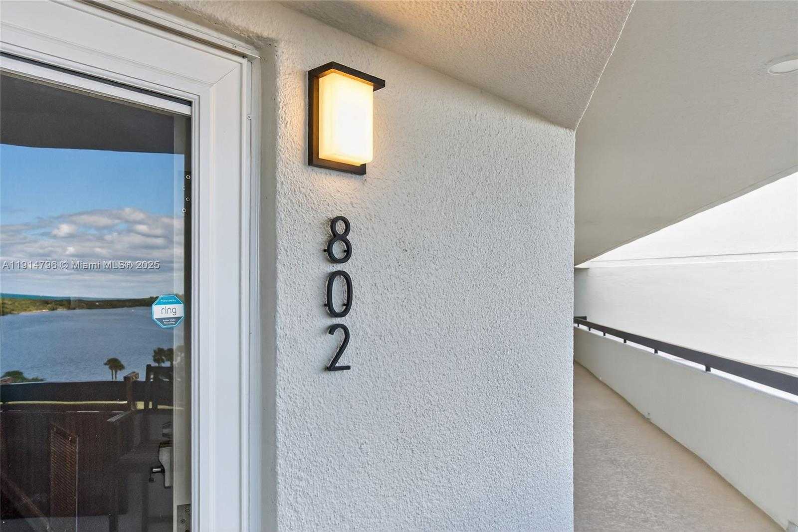 Small Image of 19800 SANDPOINTE BAY DR #802, Tequesta Number 7