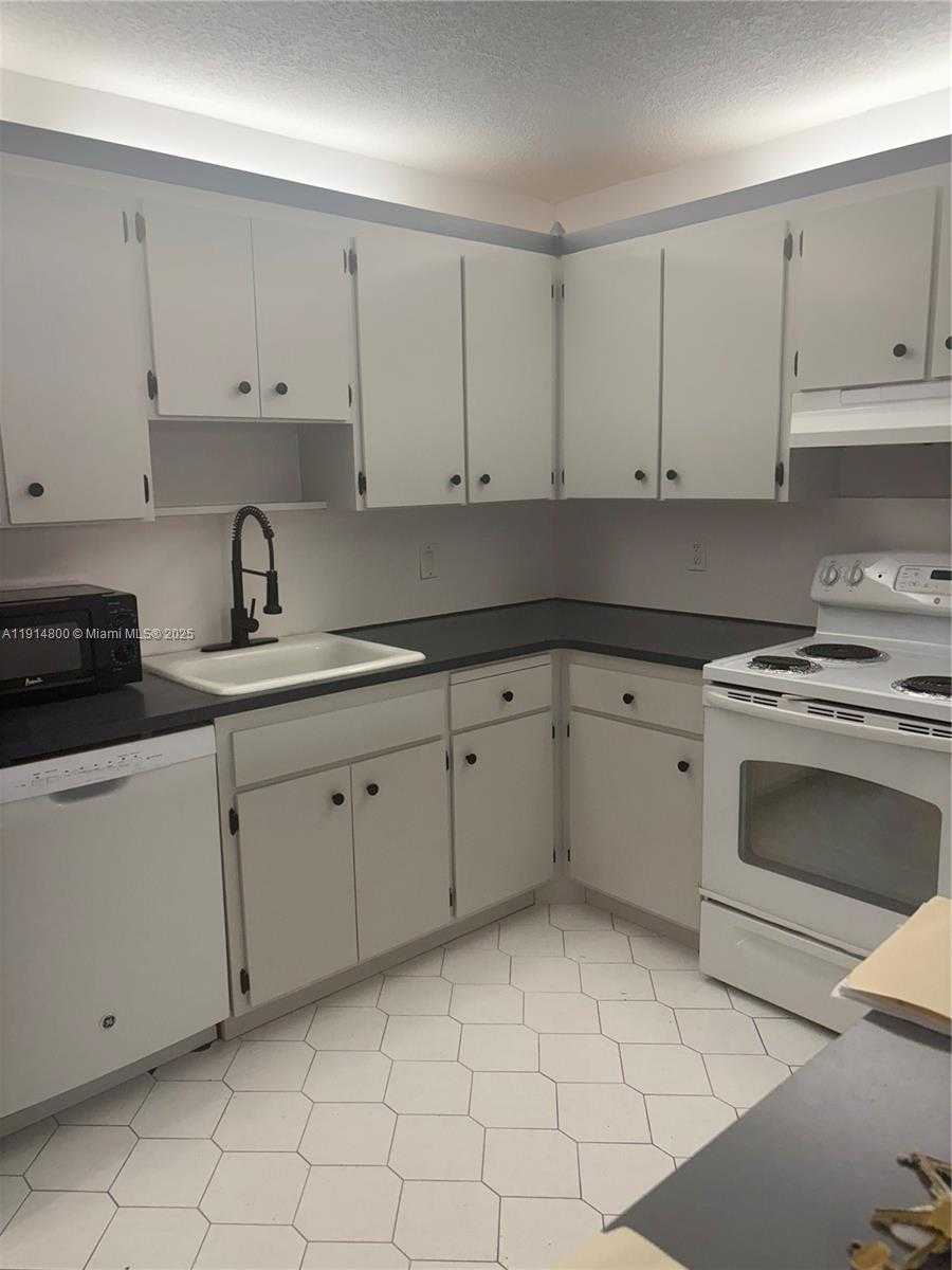 Small Image of 1200 Miami Gardens Dr, Miami, FL 33179, USA Number 2