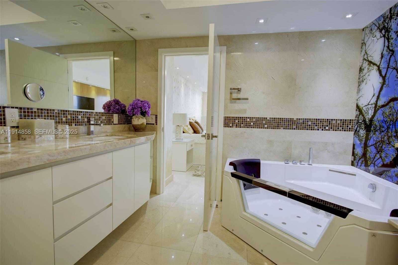 Small Image of 4775 COLLINS AVE #1601, Miami Beach Number 16