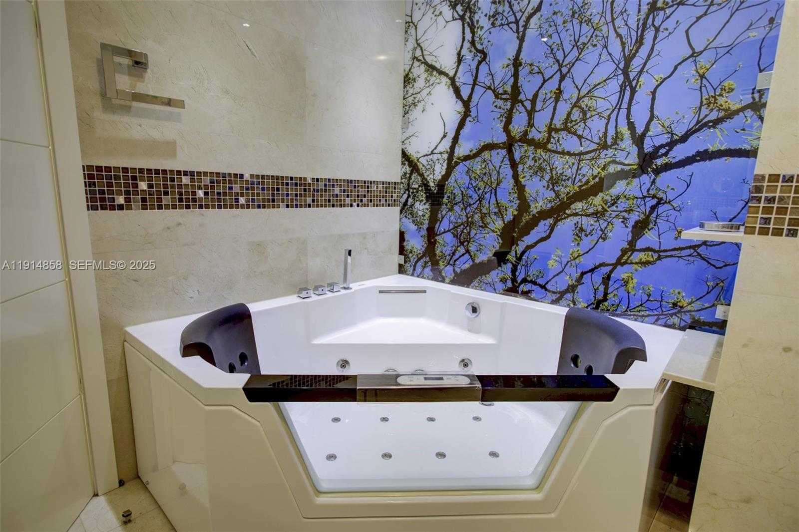 Small Image of 4775 COLLINS AVE #1601, Miami Beach Number 17