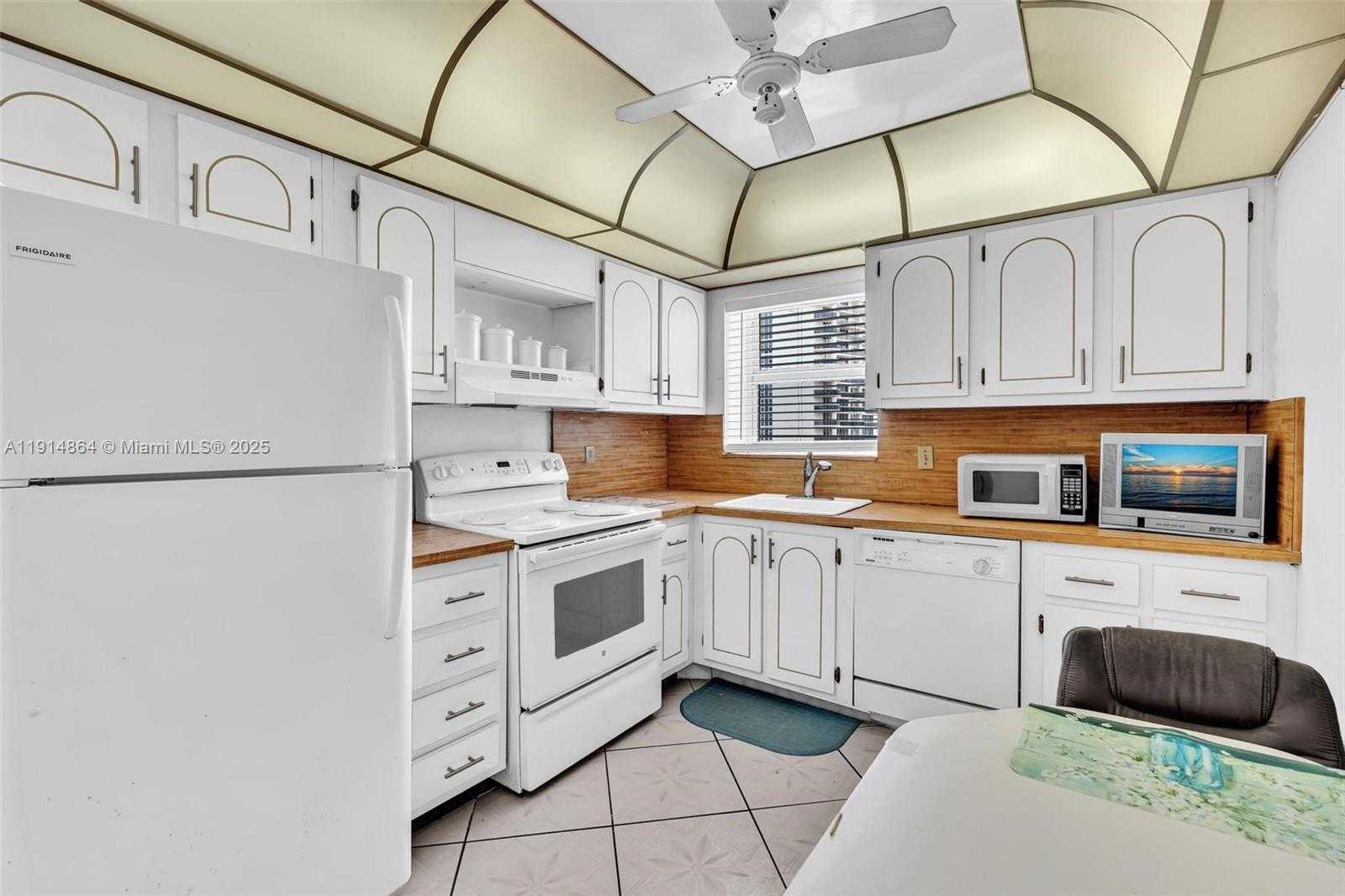 Small Image of 1865 SOUTH OCEAN DR #19E, Hallandale Beach Number 22