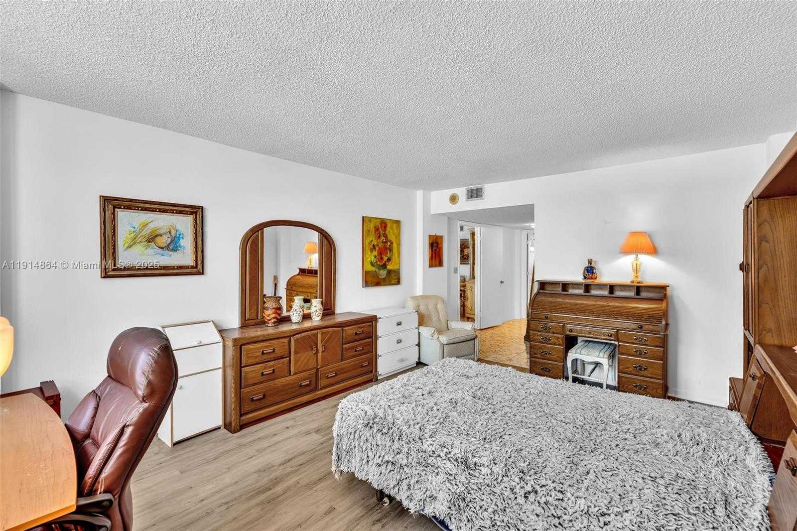 Small Image of 1865 SOUTH OCEAN DR #19E, Hallandale Beach Number 31