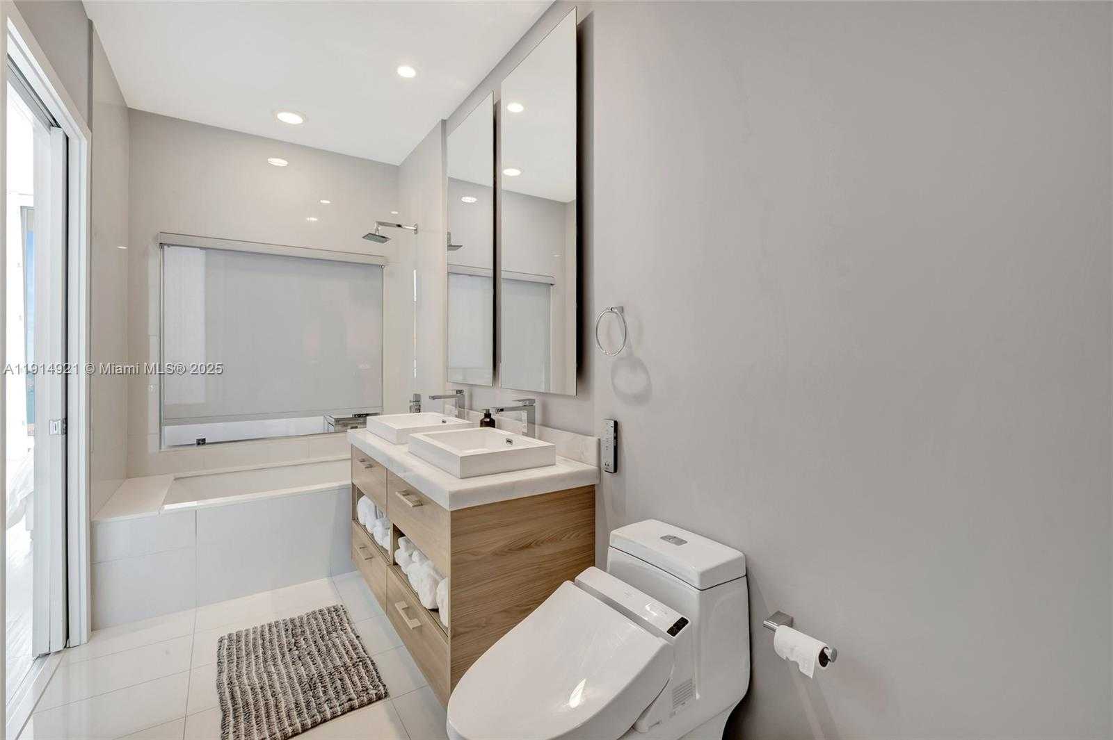 Small Image of 1300 SOUTH MIAMI AVE #PH5001, Miami Number 27