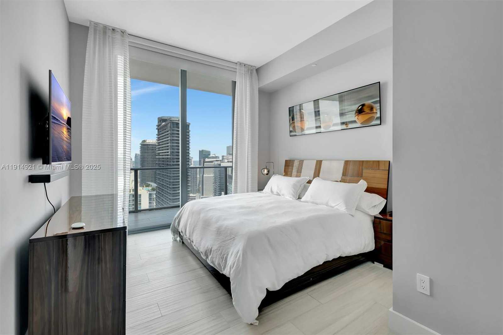 Small Image of 1300 SOUTH MIAMI AVE #PH5001, Miami Number 30