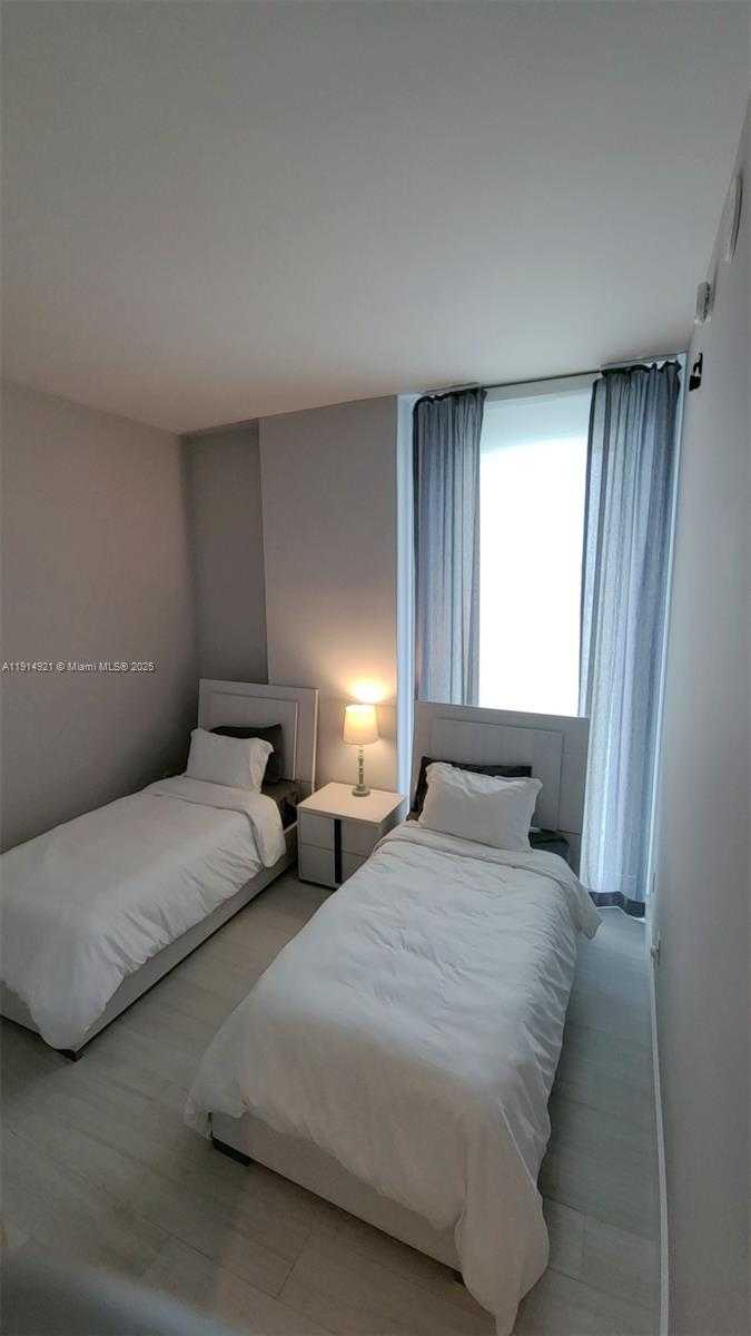 Small Image of 1300 SOUTH MIAMI AVE #PH5001, Miami Number 34