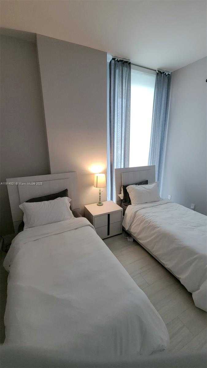 Small Image of 1300 SOUTH MIAMI AVE #PH5001, Miami Number 35