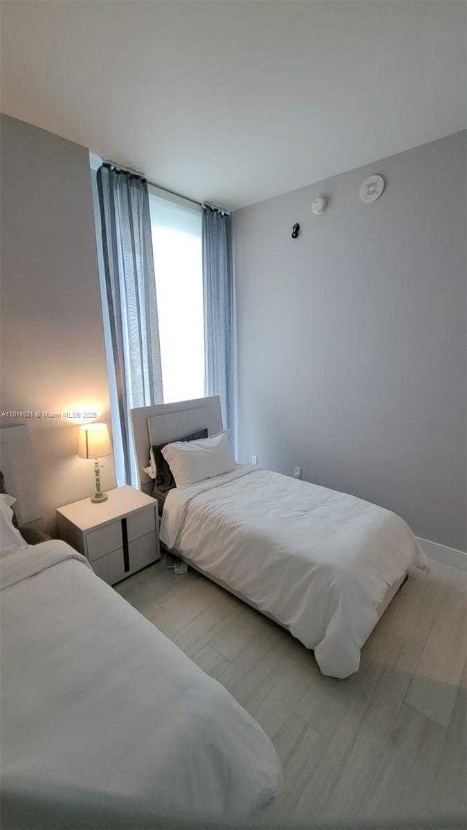 Small Image of 1300 SOUTH MIAMI AVE #PH5001, Miami Number 36