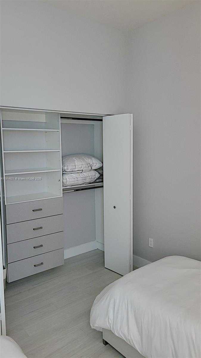 Small Image of 1300 SOUTH MIAMI AVE #PH5001, Miami Number 37