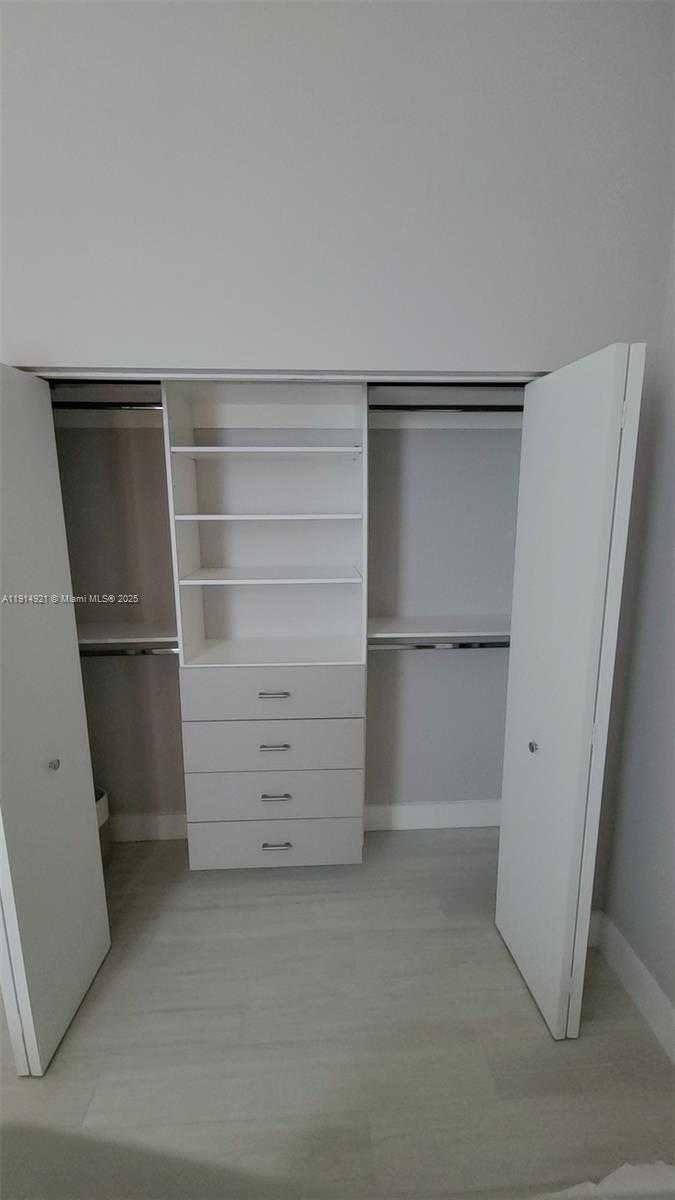 Small Image of 1300 SOUTH MIAMI AVE #PH5001, Miami Number 38