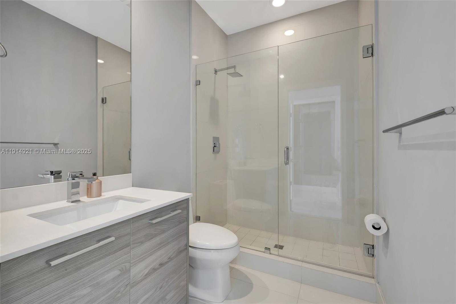 Small Image of 1300 SOUTH MIAMI AVE #PH5001, Miami Number 39