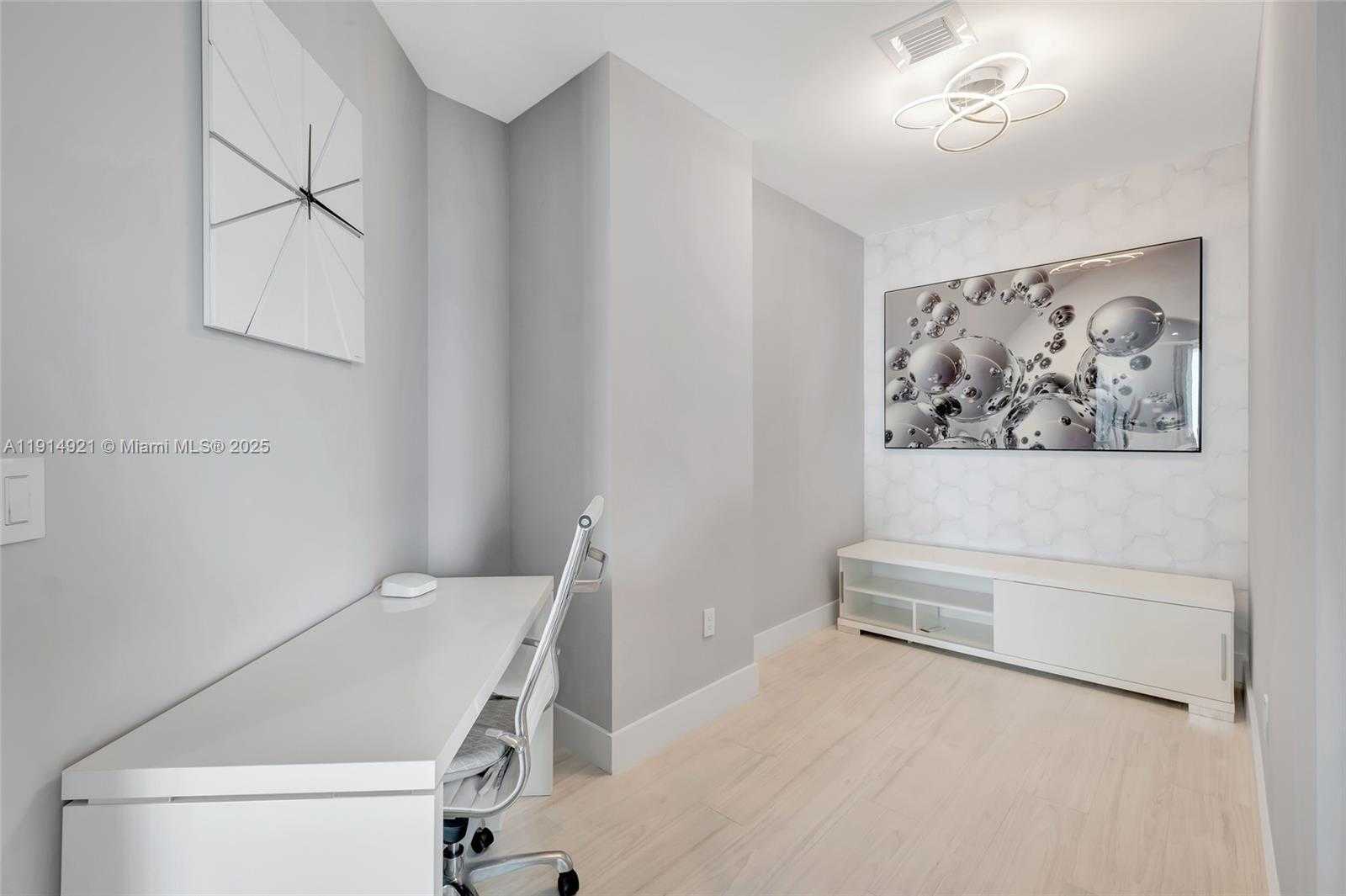 Small Image of 1300 SOUTH MIAMI AVE #PH5001, Miami Number 41