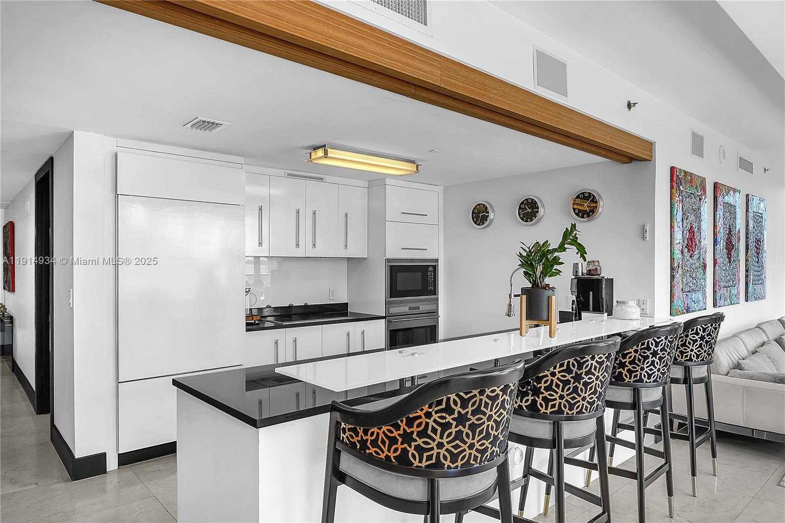 Small Image of 465 BRICKELL AVE #1001, Miami Number 11