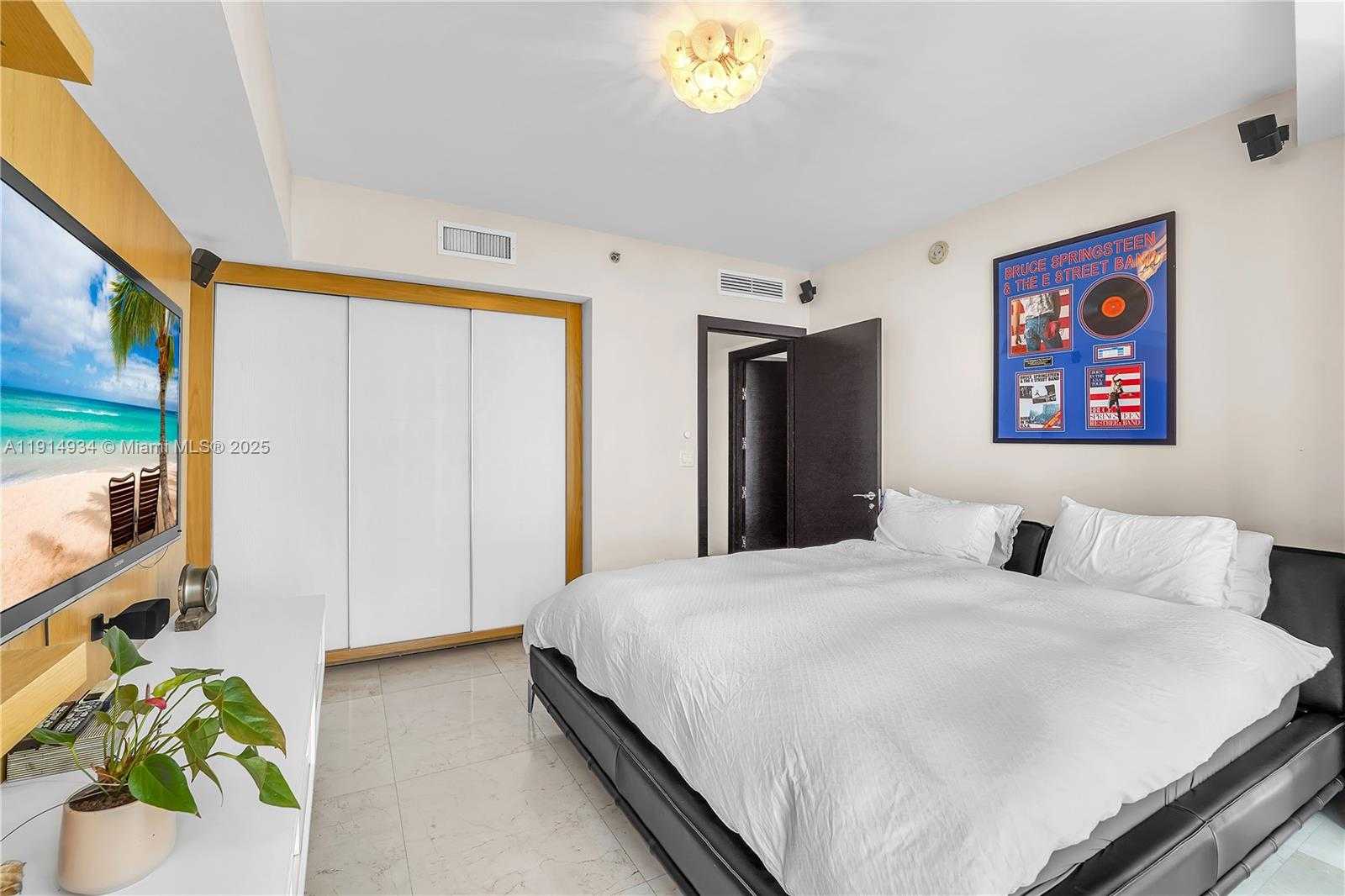 Small Image of 465 BRICKELL AVE #1001, Miami Number 30