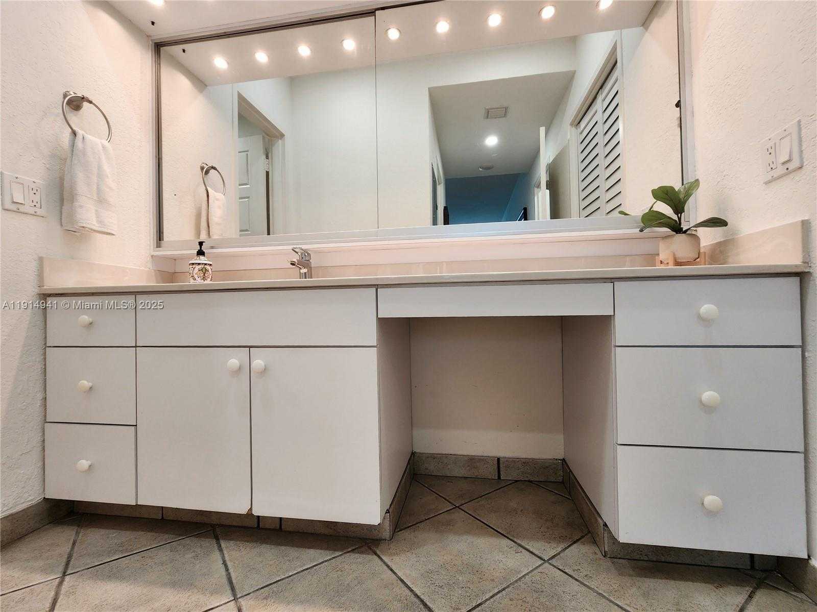 Small Image of 3505 SOUTH OCEAN DR #1202, Hollywood Number 16