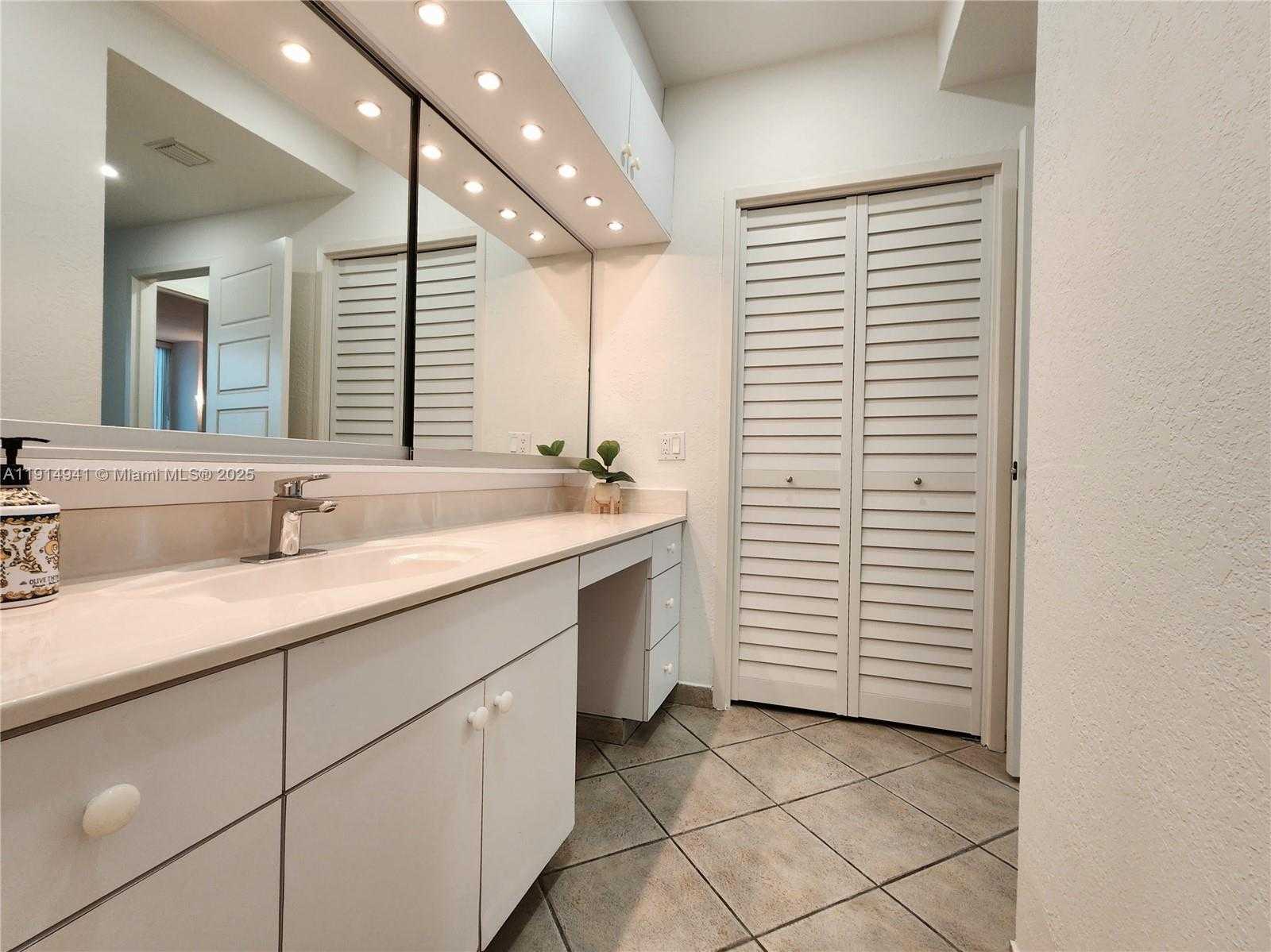 Small Image of 3505 SOUTH OCEAN DR #1202, Hollywood Number 17