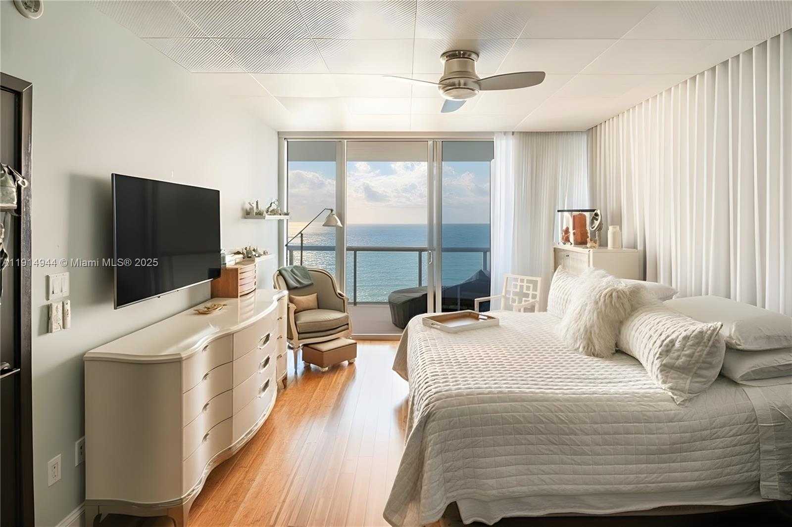 Small Image of 6799 COLLINS AVE #LPH04, Miami Beach Number 13