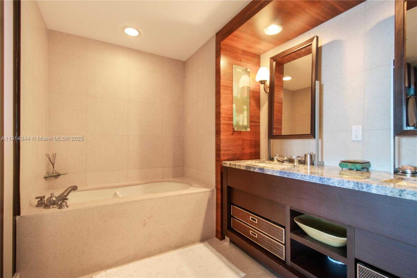 Small Image of 6799 COLLINS AVE #LPH04, Miami Beach Number 24