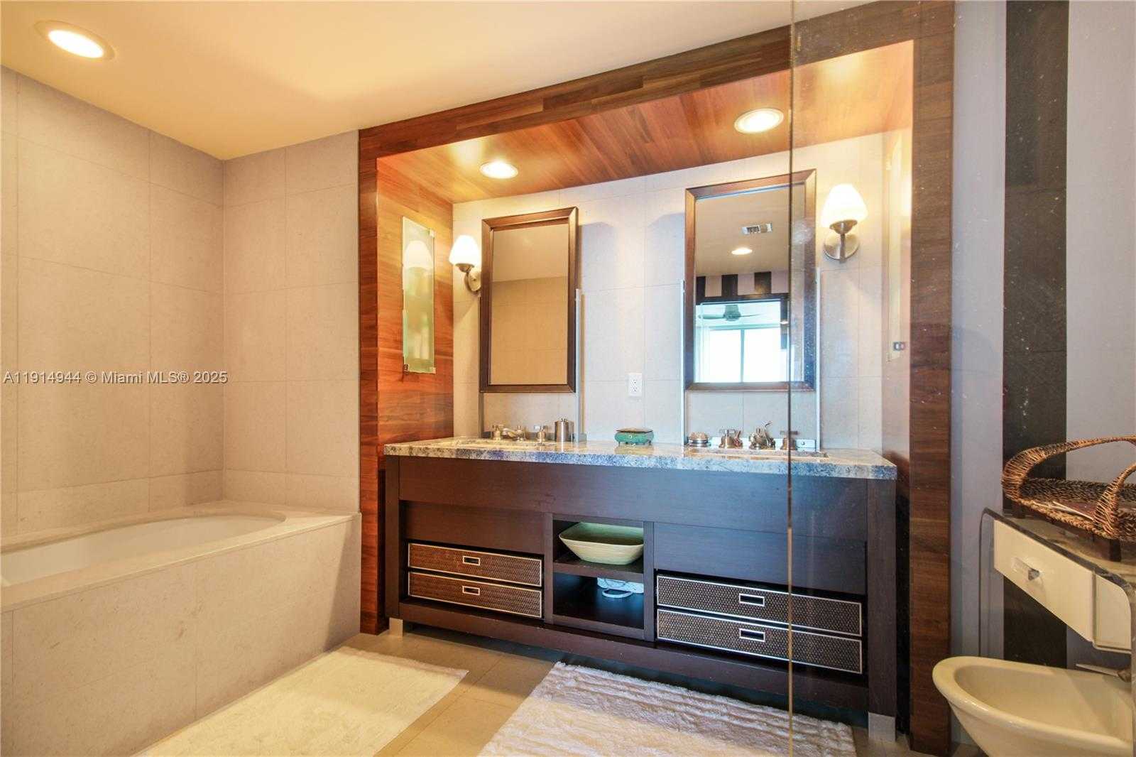 Small Image of 6799 COLLINS AVE #LPH04, Miami Beach Number 25