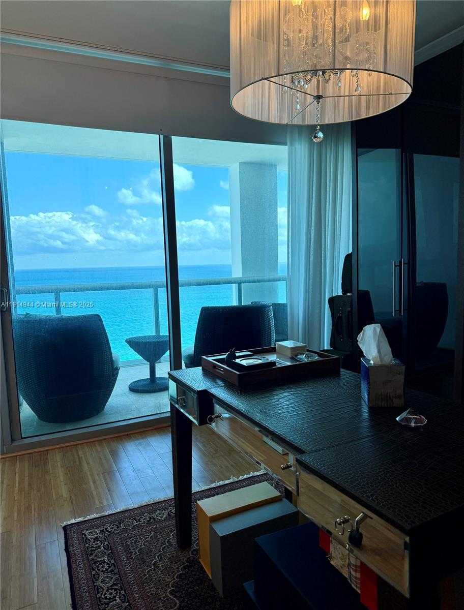 Small Image of 6799 COLLINS AVE #LPH04, Miami Beach Number 7
