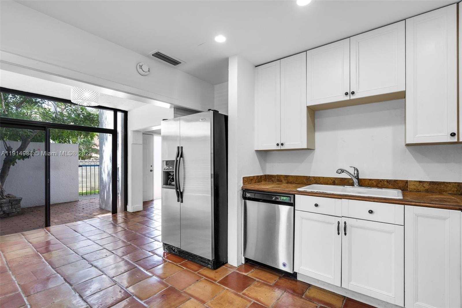 Small Image of 20908 LEEWARD CT #231-3, Aventura Number 10