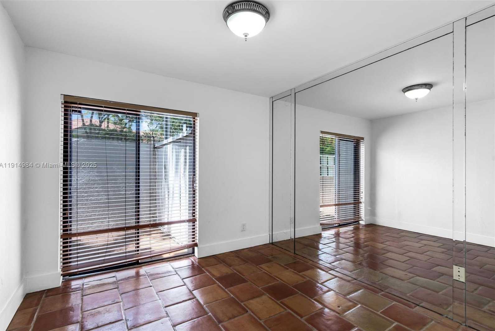 Small Image of 20908 LEEWARD CT #231-3, Aventura Number 11