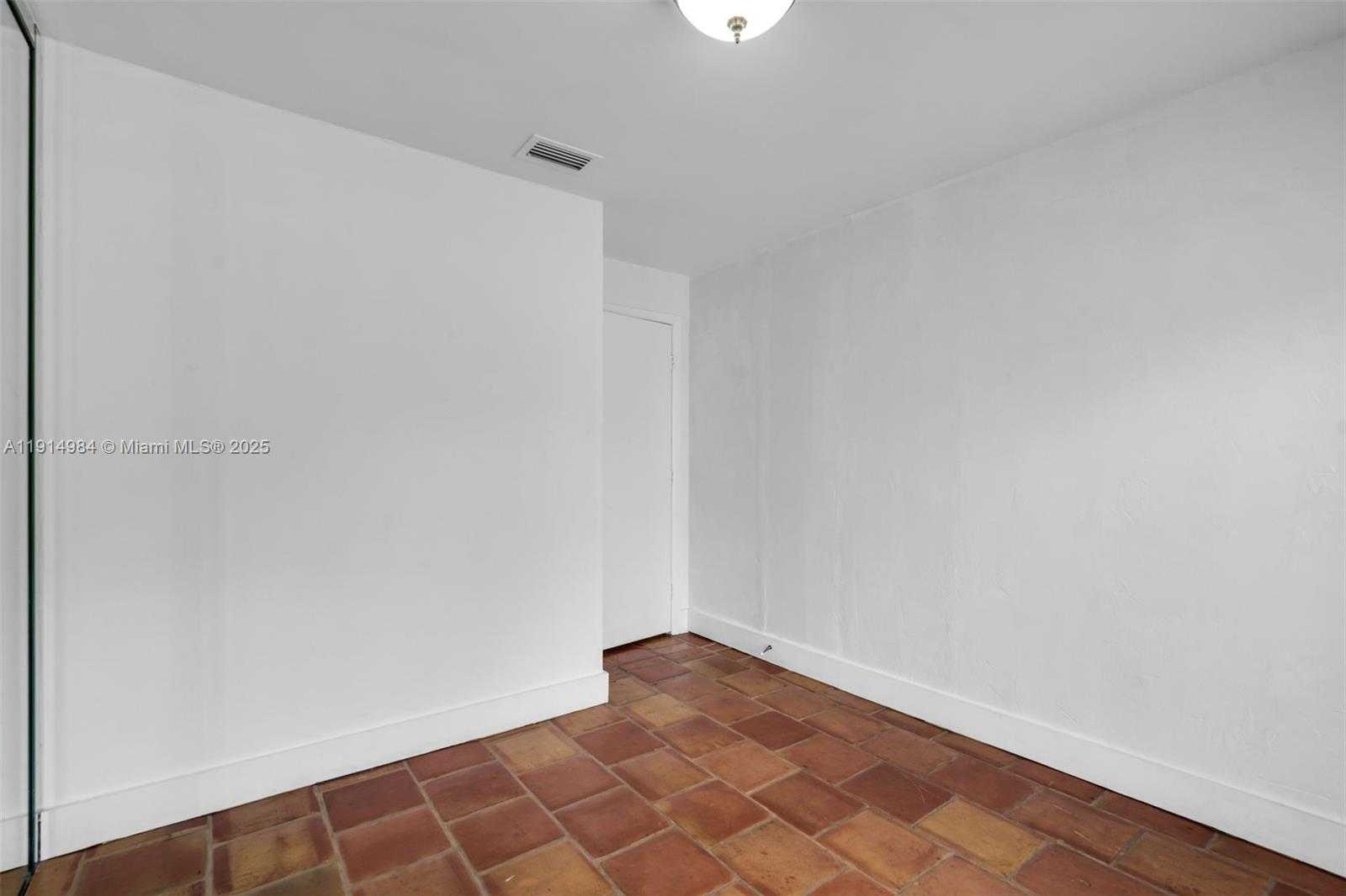 Small Image of 20908 LEEWARD CT #231-3, Aventura Number 12