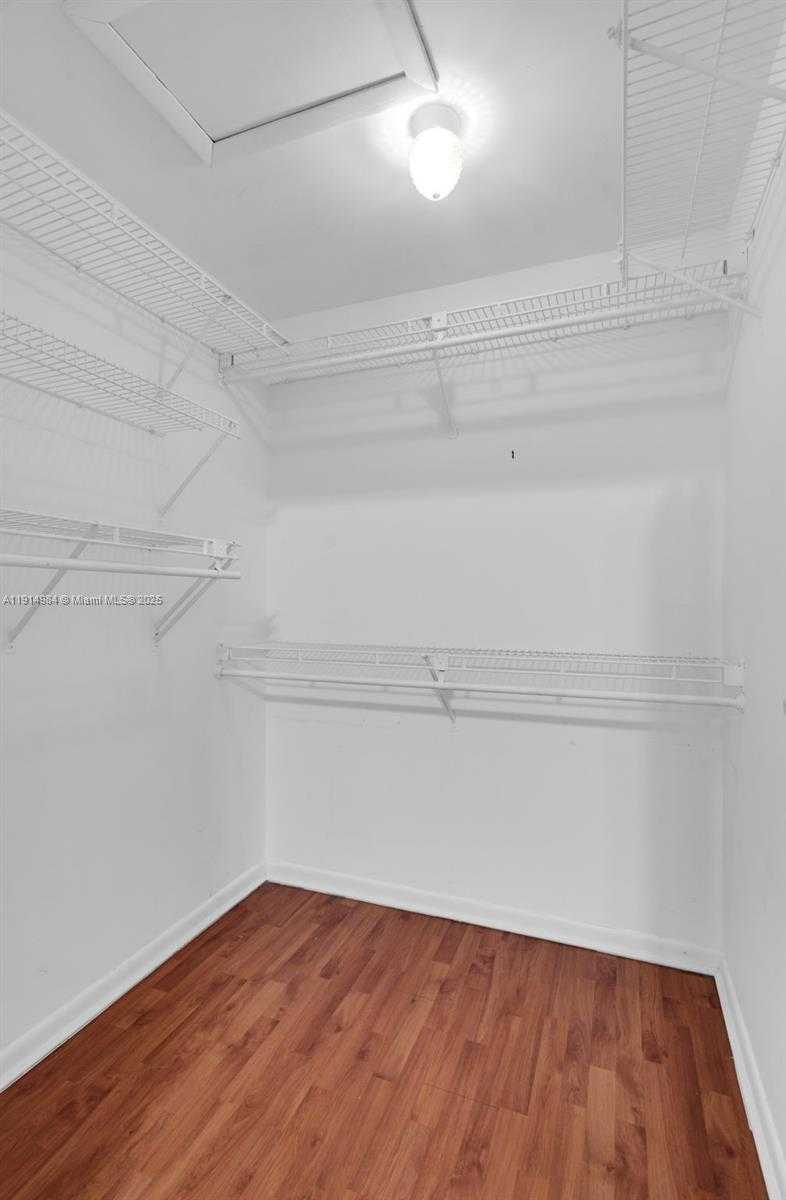 Small Image of 20908 LEEWARD CT #231-3, Aventura Number 18