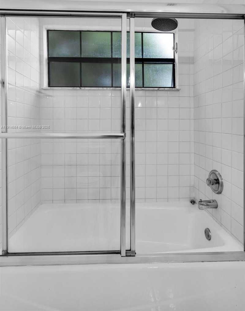 Small Image of 20908 LEEWARD CT #231-3, Aventura Number 20