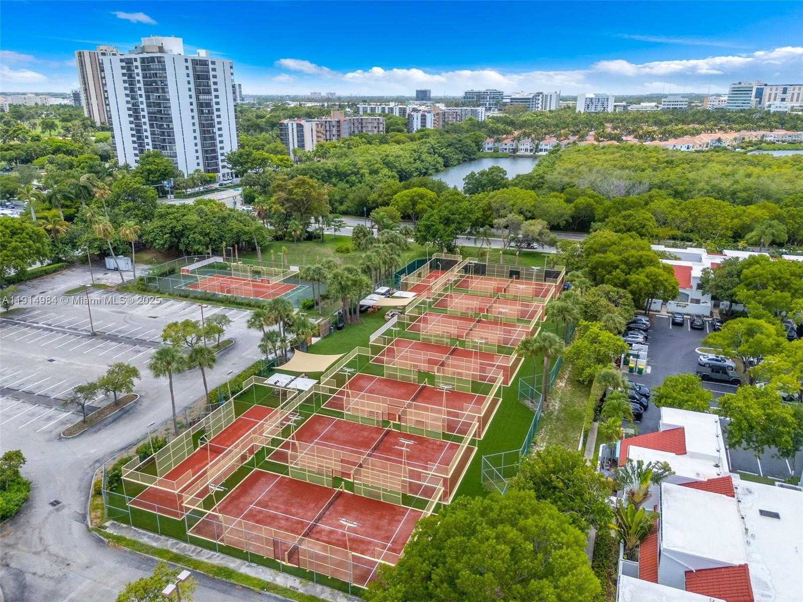 Small Image of 20908 LEEWARD CT #231-3, Aventura Number 27