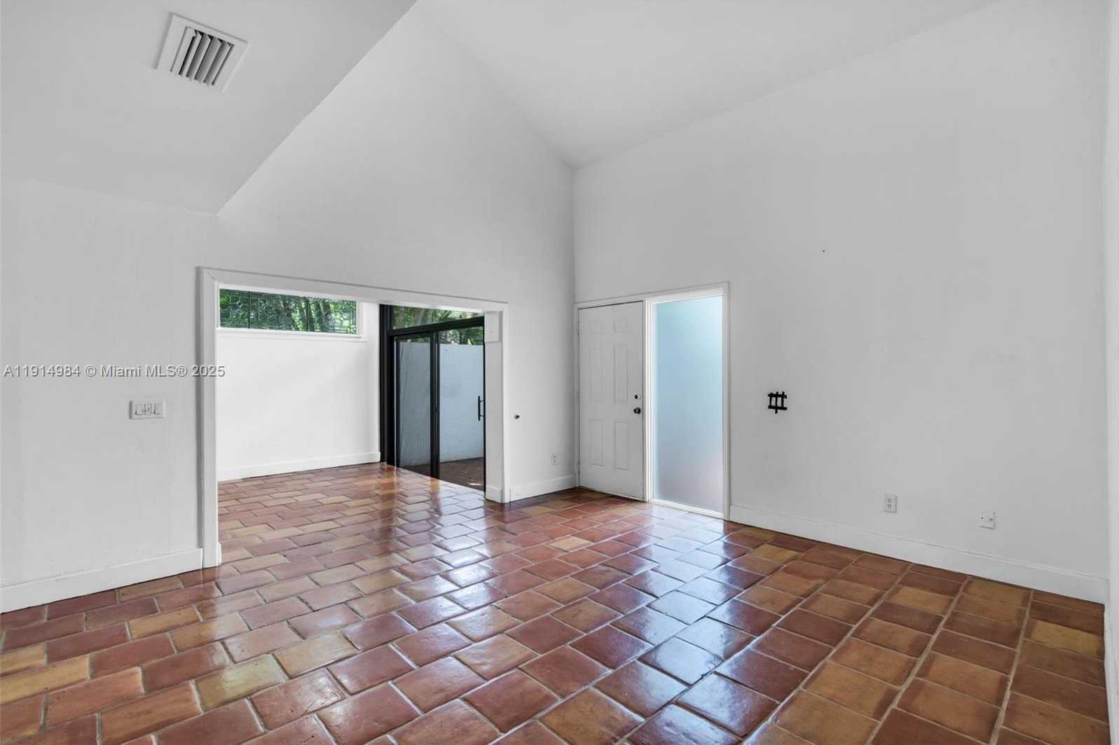 Small Image of 20908 LEEWARD CT #231-3, Aventura Number 4