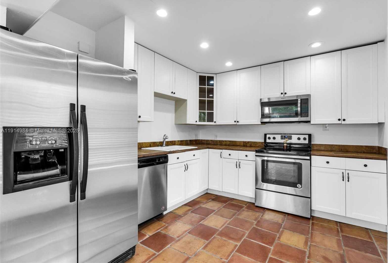 Small Image of 20908 LEEWARD CT #231-3, Aventura Number 9