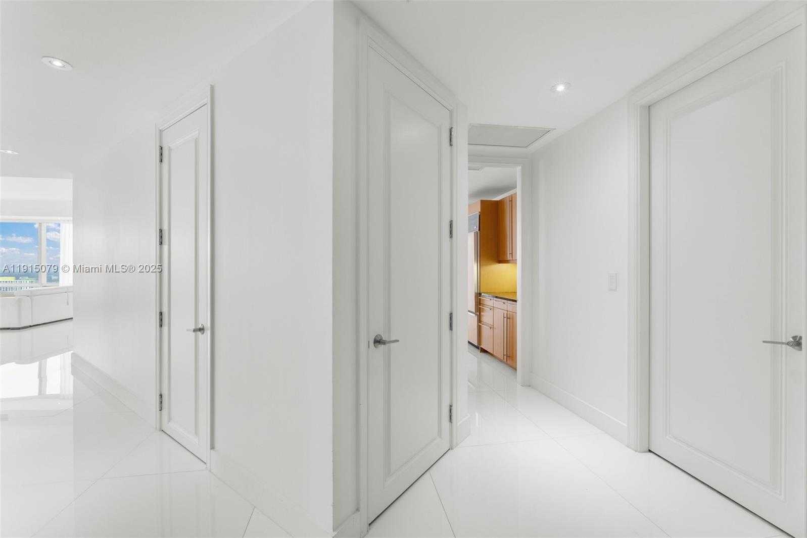 Small Image of 1425 BRICKELL AVE #54C, Miami Number 19