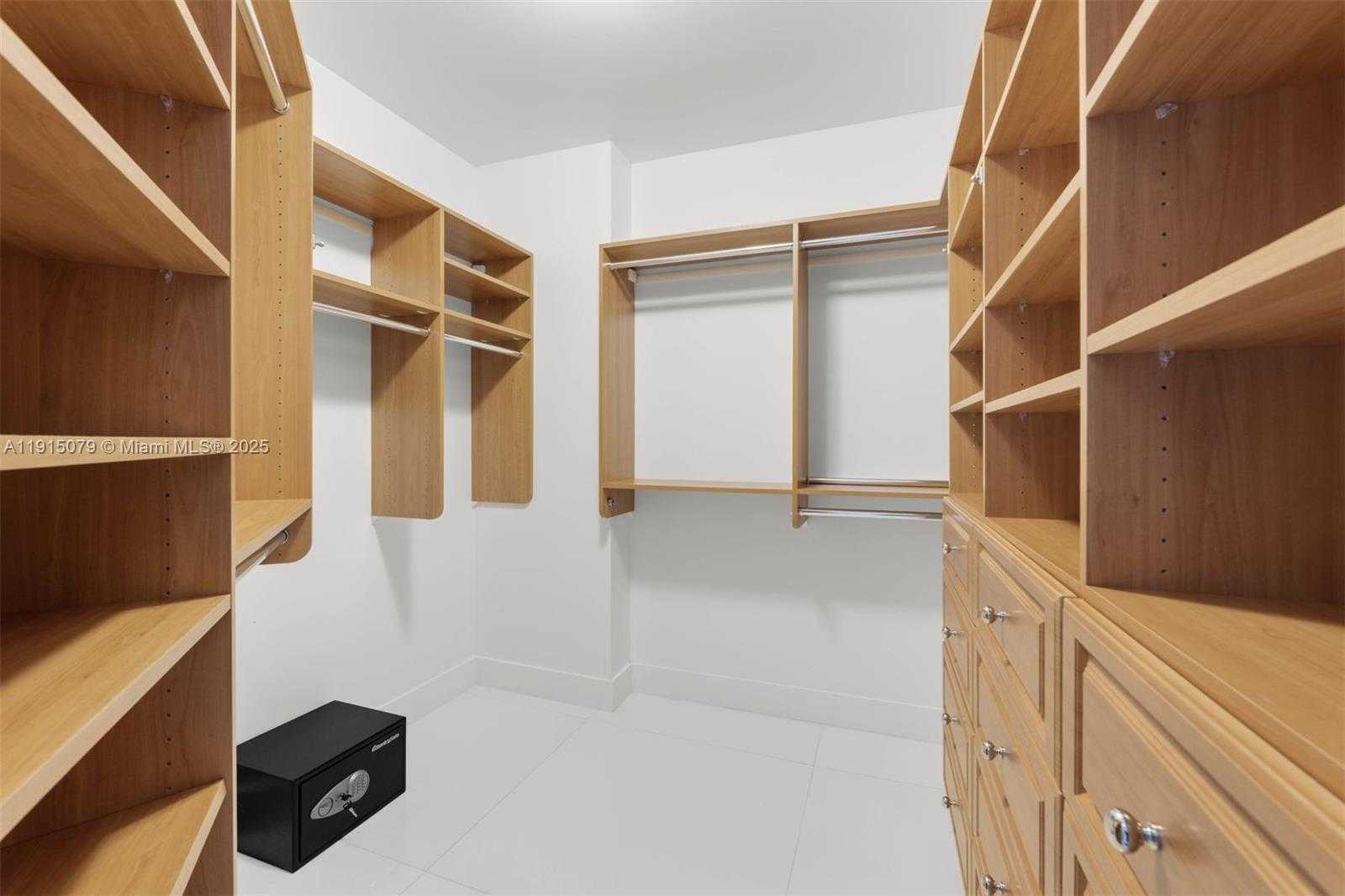 Small Image of 1425 BRICKELL AVE #54C, Miami Number 37