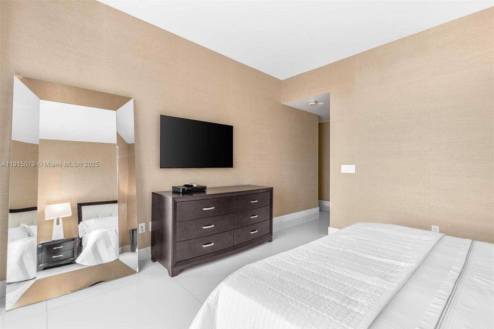 Small Image of 1425 BRICKELL AVE #54C, Miami Number 39